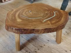 Beistelltisch mit Zinn ausgegossen