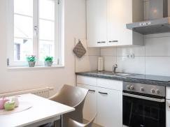 altes Fachwerkhaus mit neuen denkmalgerechten Fenstern: Küche