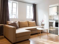 altes Fachwerkhaus mit neuen denkmalgerechten Fenstern: Wohnraum