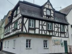 altes Fachwerkhaus mit neuen denkmalgerechten Fenstern