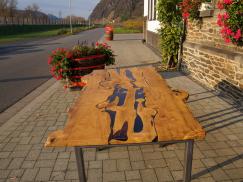 langer Tisch 